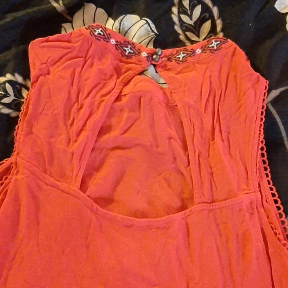 Red floral embroidered dress - Picture 3 of 4